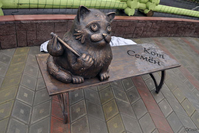 В Мурманске открыли памятник коту Семену